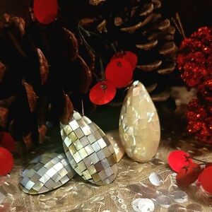 2 sets of earings made of mosaic shells
